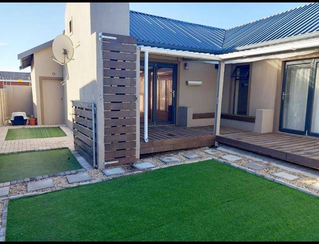 2 BEDROOM HOUSE RENTED IN PINELANDS